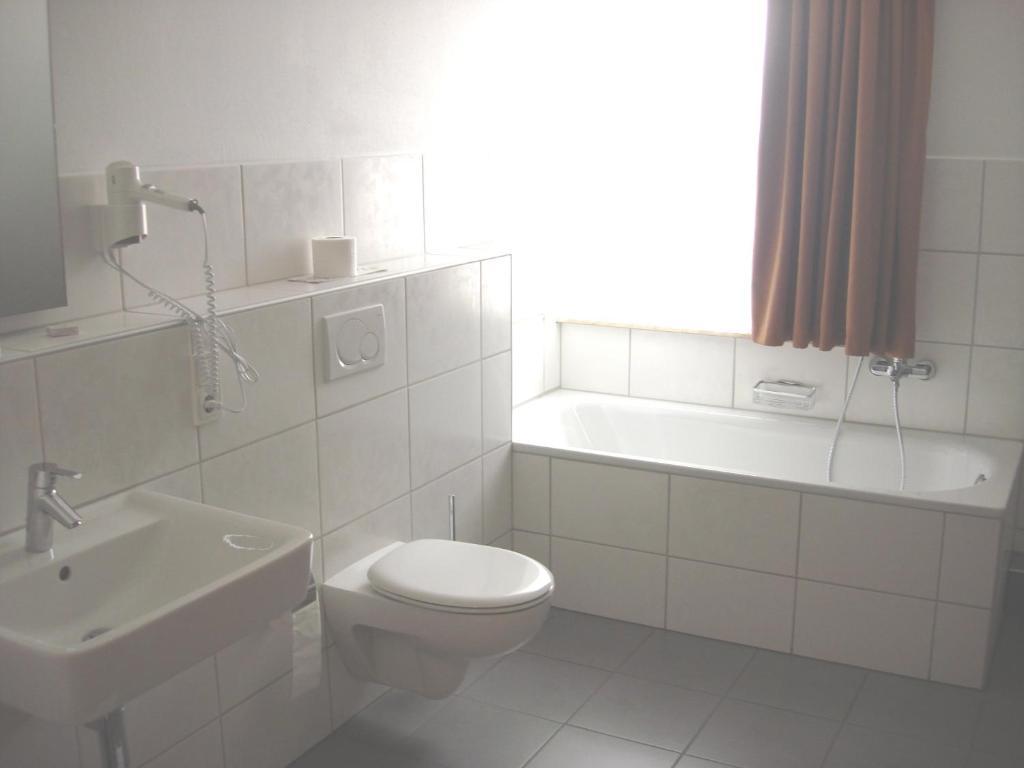 Hotel Zur Sonne Kirchhain الغرفة الصورة